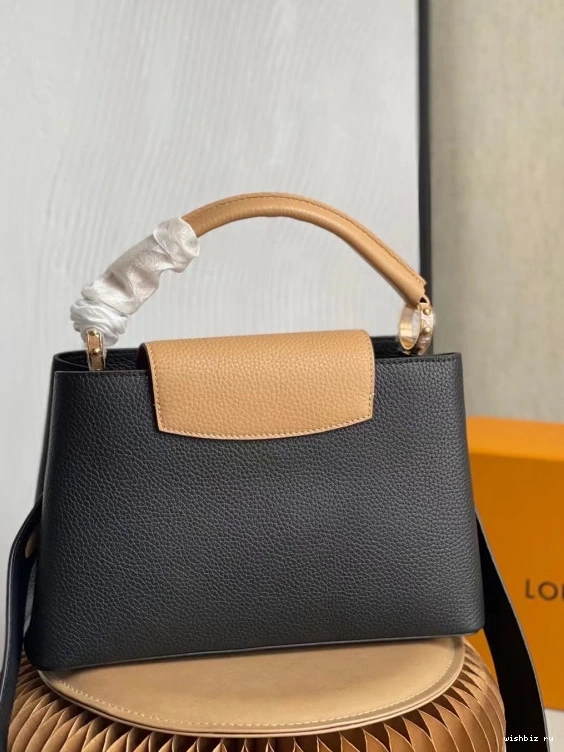 WIS MM CAPUCINES Louis Vuitton 0111